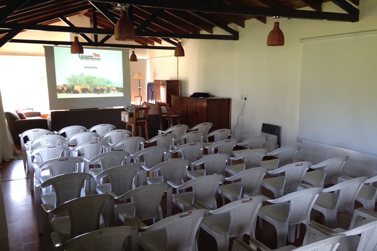 Salón para presentaciones en Casamú